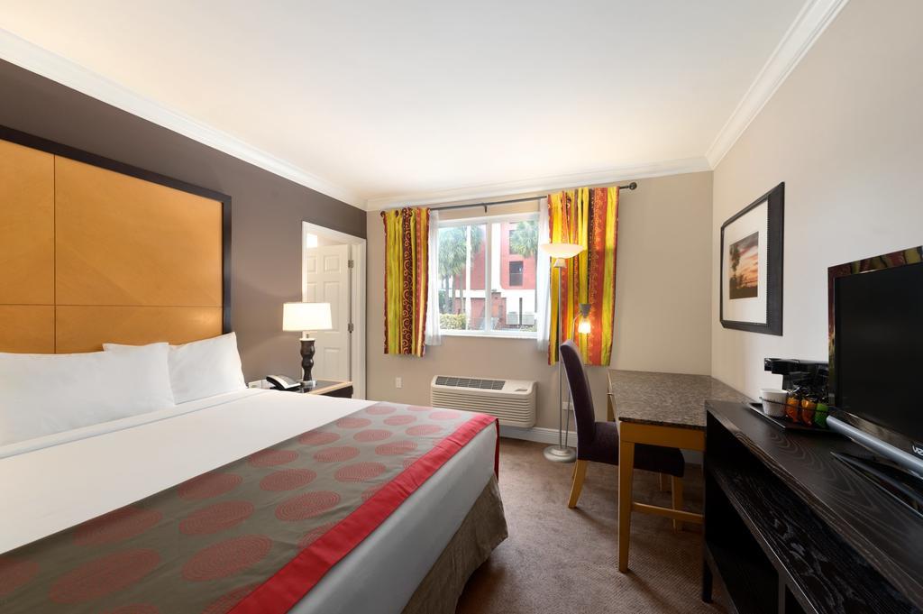 Отель Ramada By Wyndham Miami Springs/Miami International Airport Номер фото