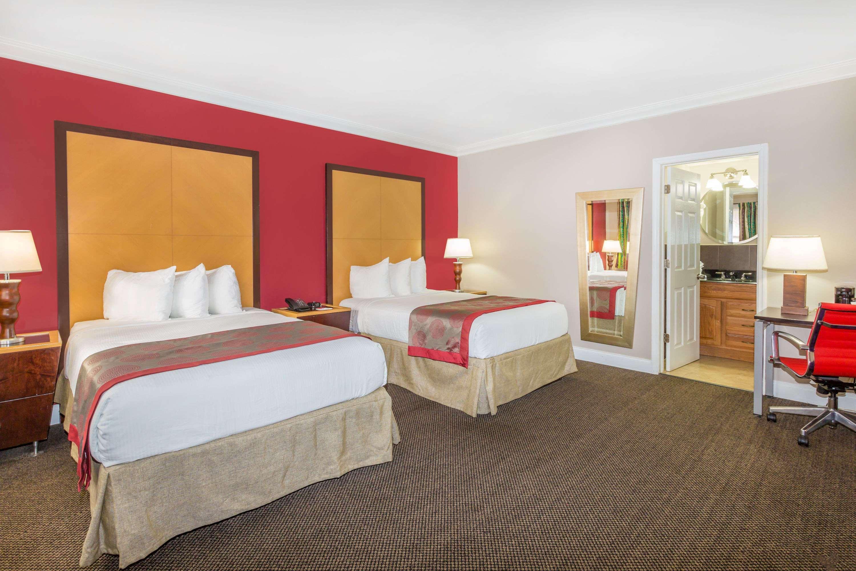 Отель Ramada By Wyndham Miami Springs/Miami International Airport Экстерьер фото