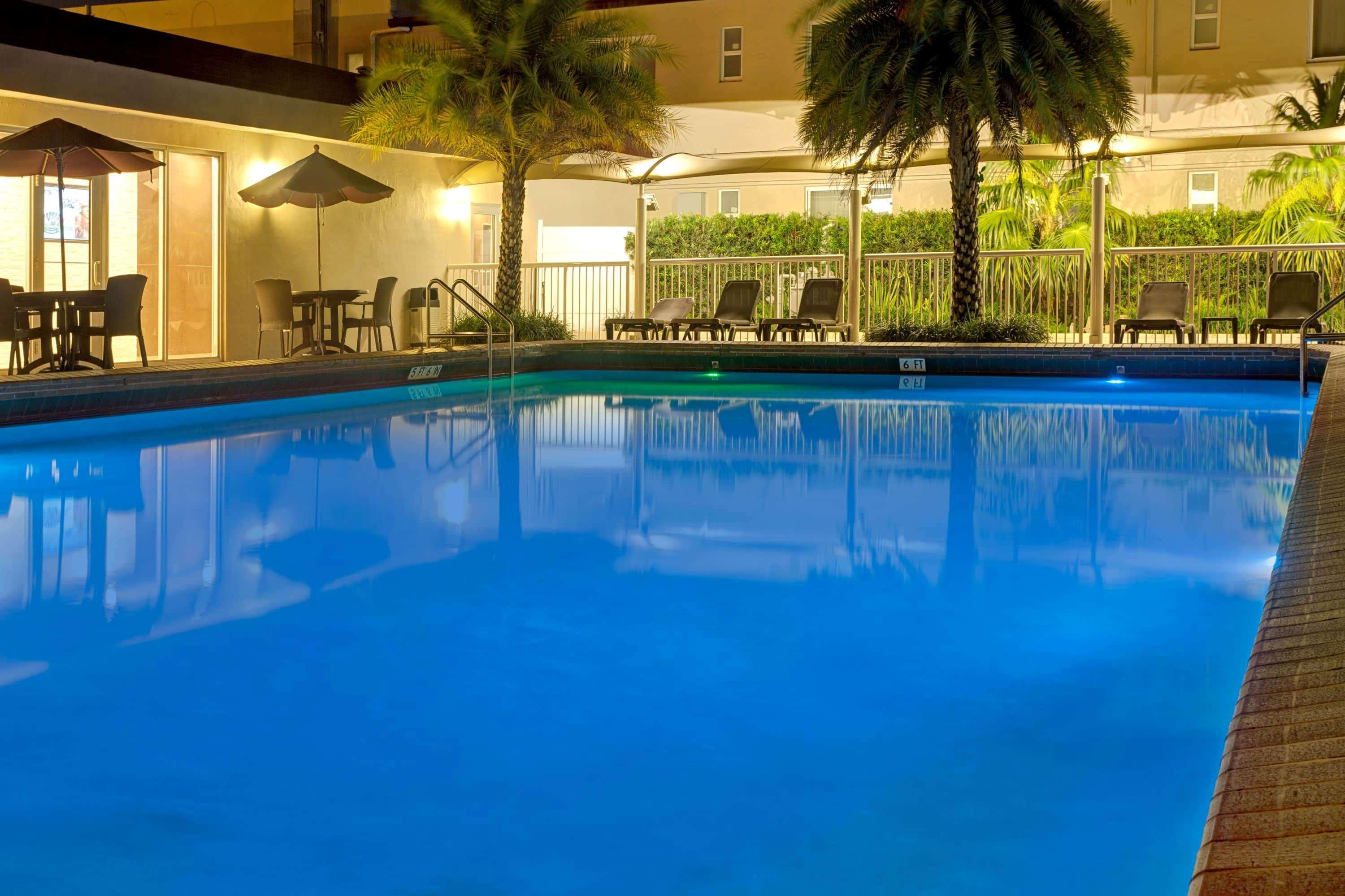 Отель Ramada By Wyndham Miami Springs/Miami International Airport Экстерьер фото