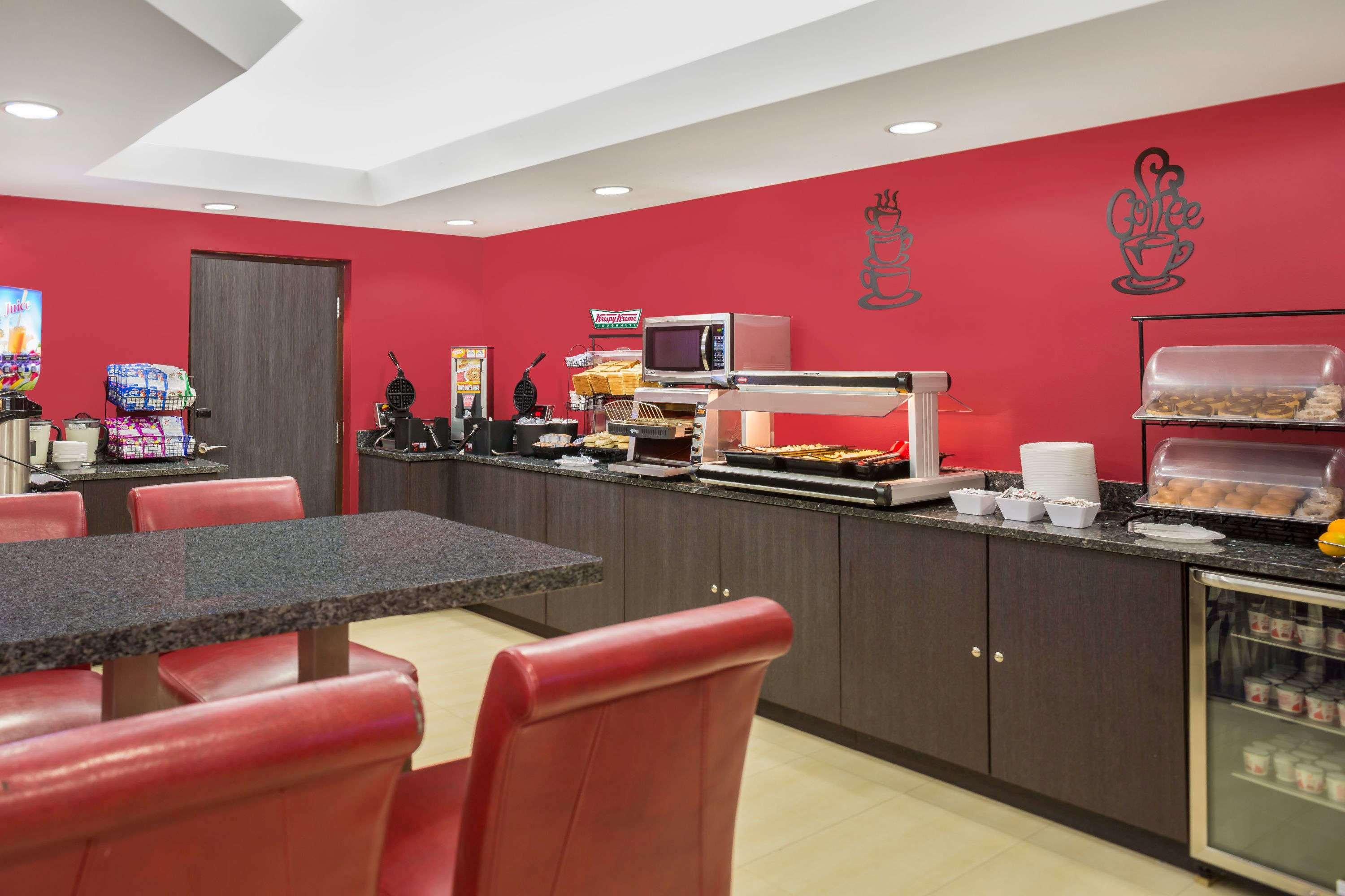 Отель Ramada By Wyndham Miami Springs/Miami International Airport Экстерьер фото