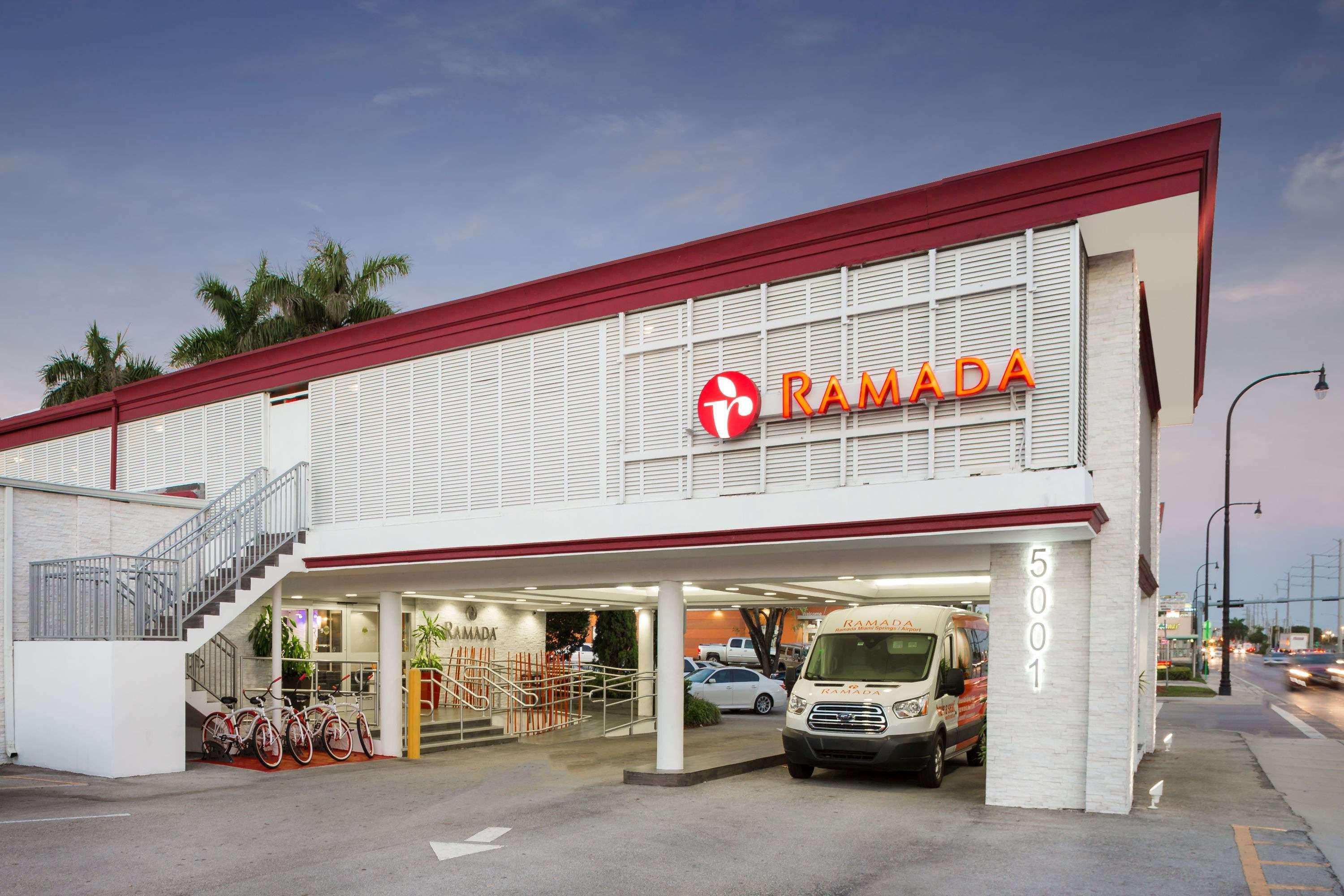 Отель Ramada By Wyndham Miami Springs/Miami International Airport Экстерьер фото