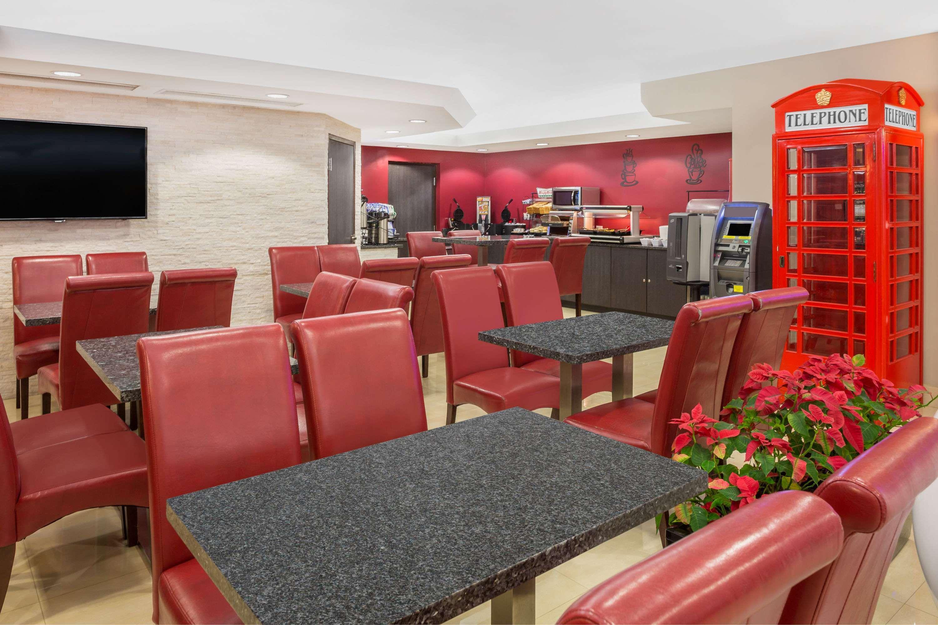 Отель Ramada By Wyndham Miami Springs/Miami International Airport Экстерьер фото