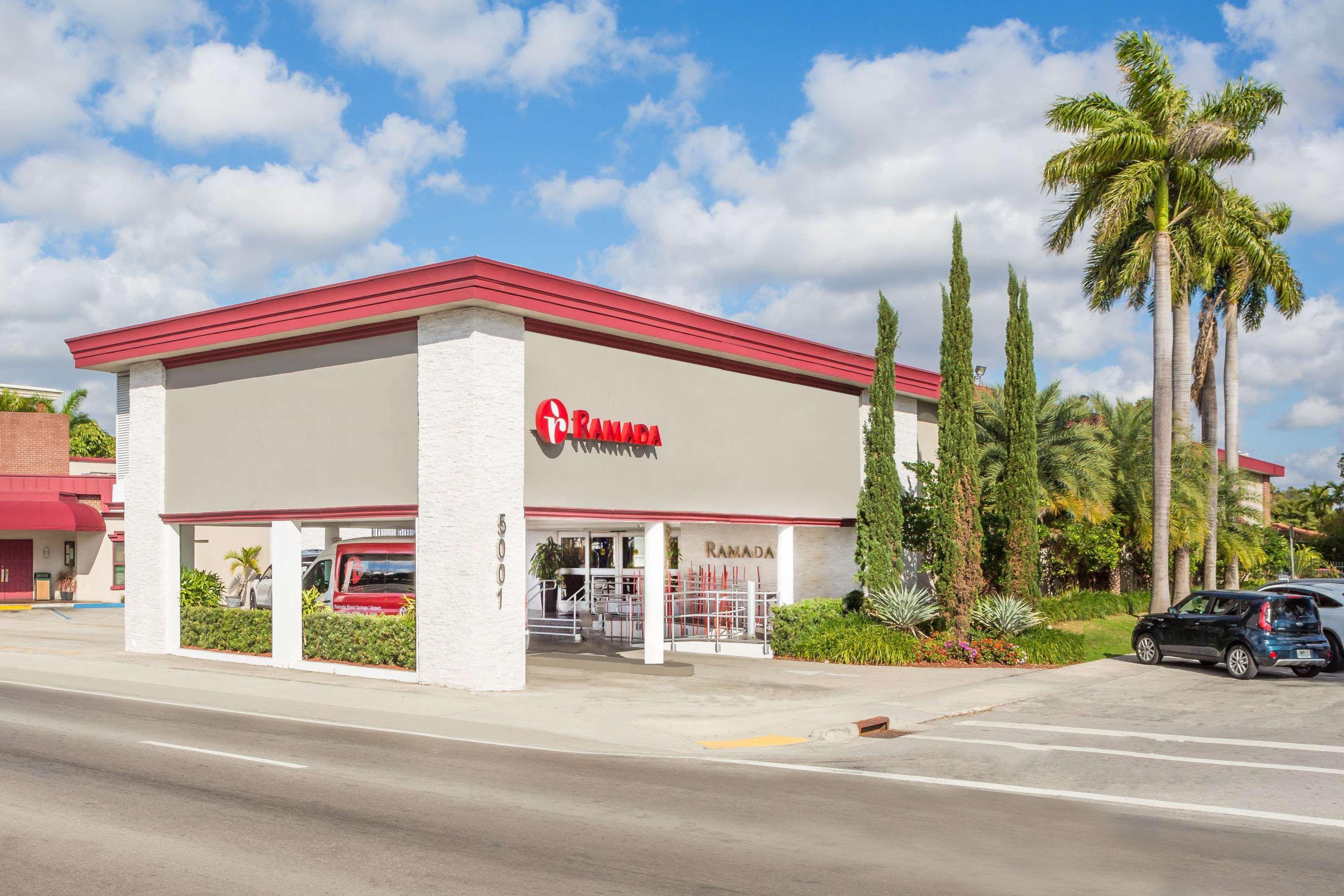 Отель Ramada By Wyndham Miami Springs/Miami International Airport Экстерьер фото