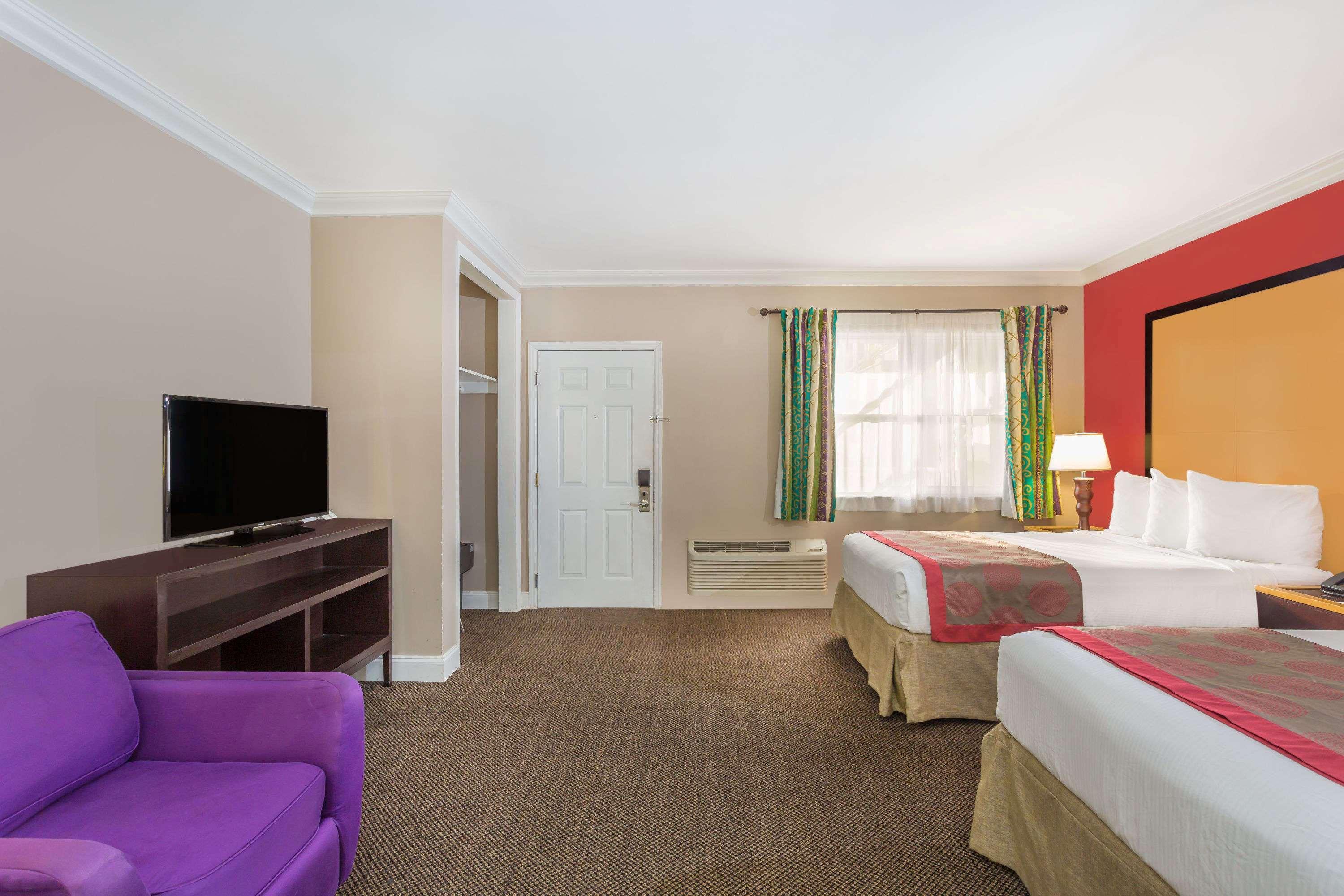 Отель Ramada By Wyndham Miami Springs/Miami International Airport Экстерьер фото