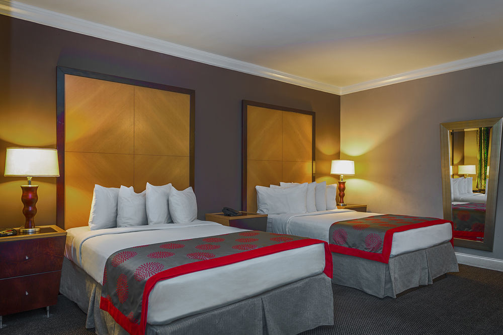 Отель Ramada By Wyndham Miami Springs/Miami International Airport Экстерьер фото