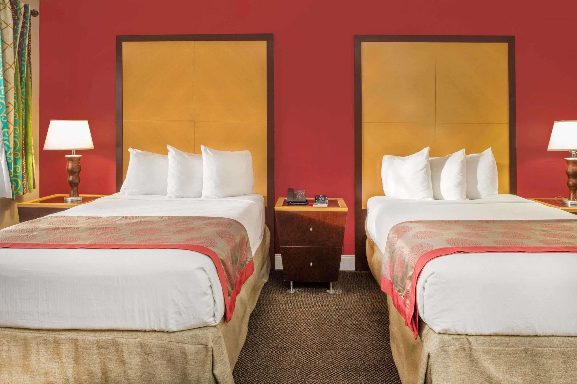 Отель Ramada By Wyndham Miami Springs/Miami International Airport Экстерьер фото