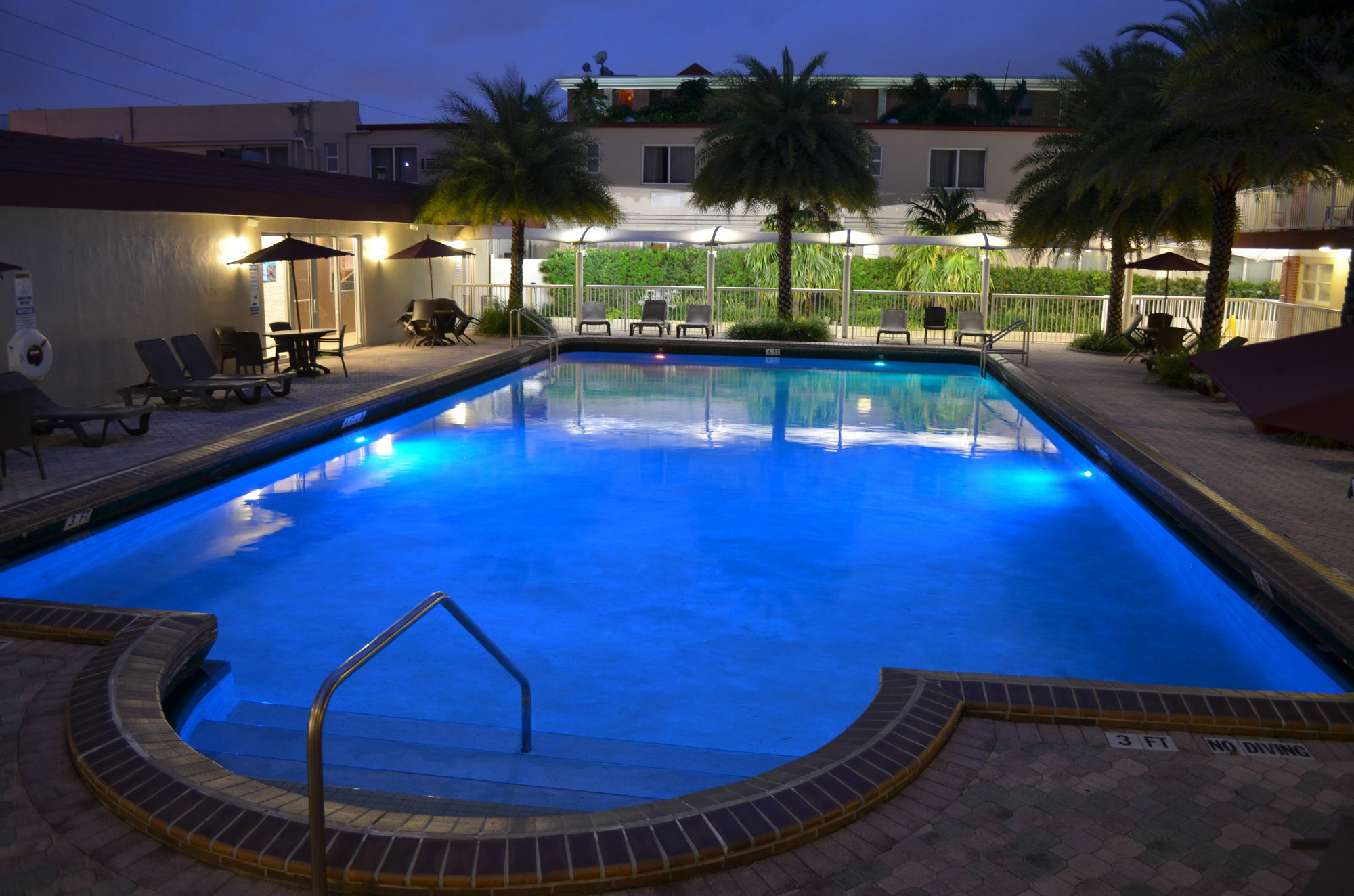 Отель Ramada By Wyndham Miami Springs/Miami International Airport Экстерьер фото