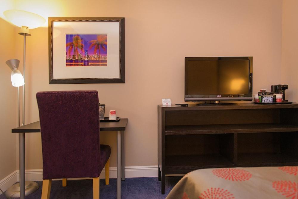 Отель Ramada By Wyndham Miami Springs/Miami International Airport Экстерьер фото